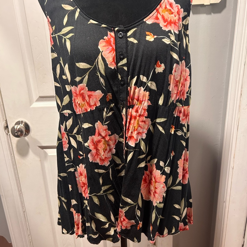 Torrid black floral sleeveless button up blouse